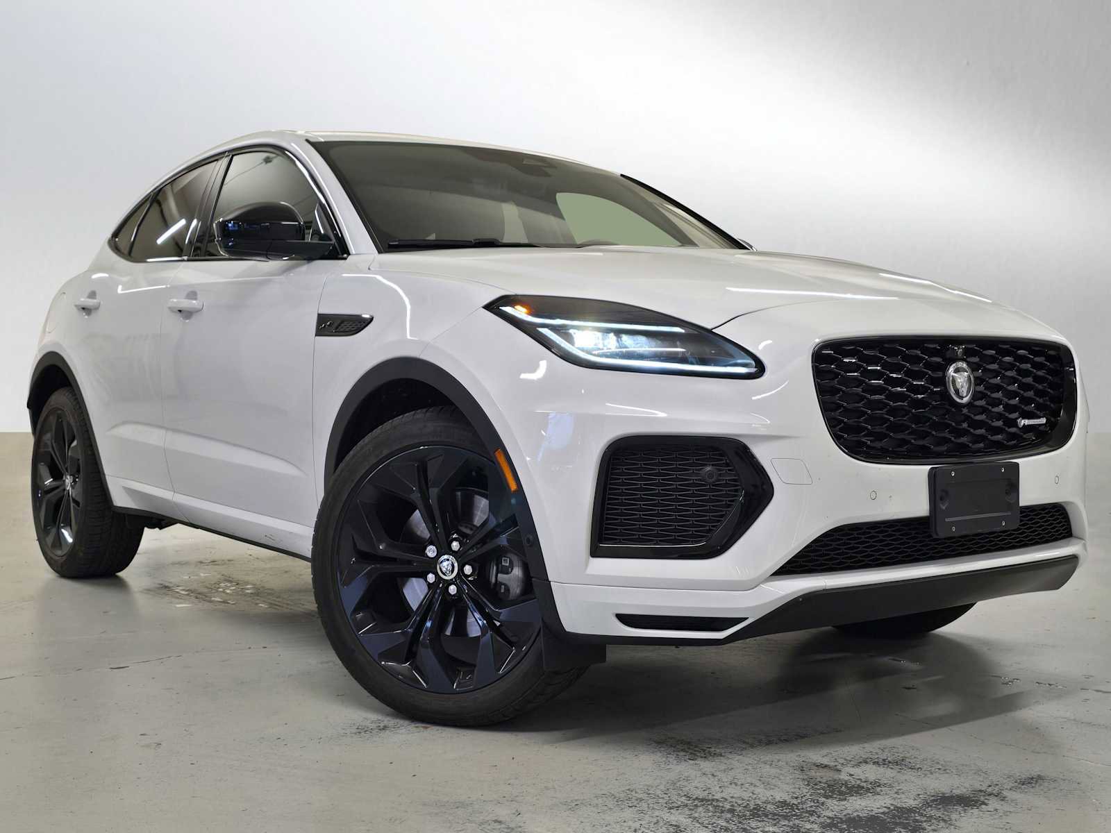 Used 2024 Jaguar E-PACE R-Dynamic SE image 7