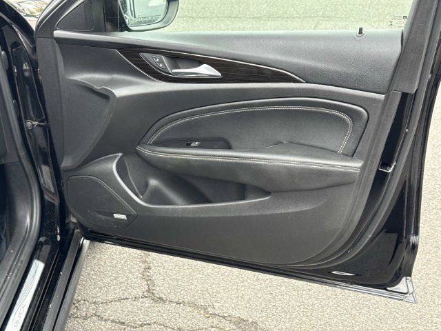 Used 2018 Buick Regal Essence w/ Sights and Sounds Package AWD/4WD image 8