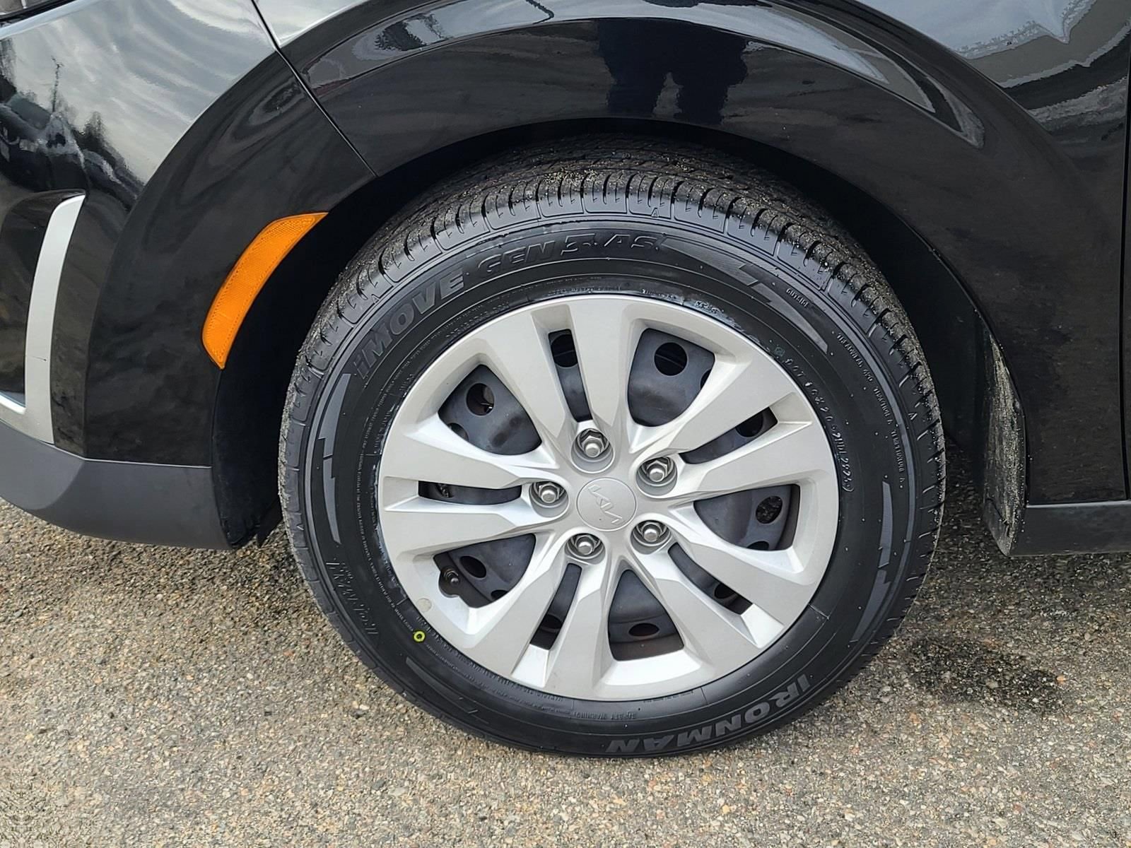 Used 2023 Kia Soul LX image 30