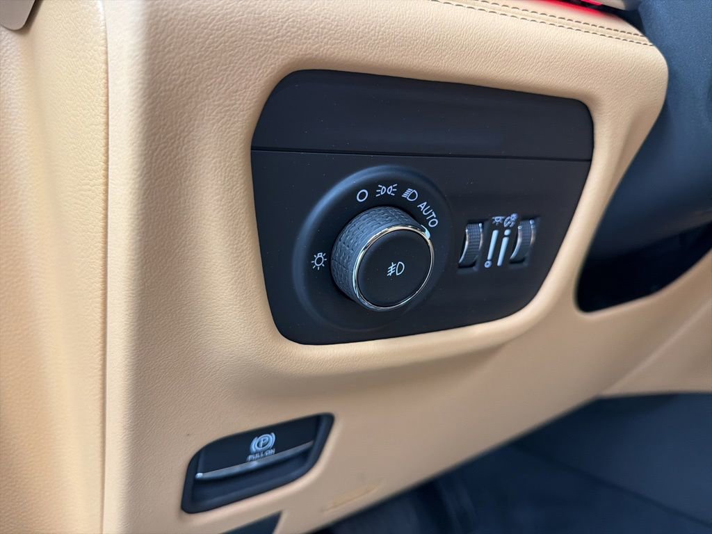 Used 2023 Jeep Grand Cherokee Summit AWD/4WD image 16