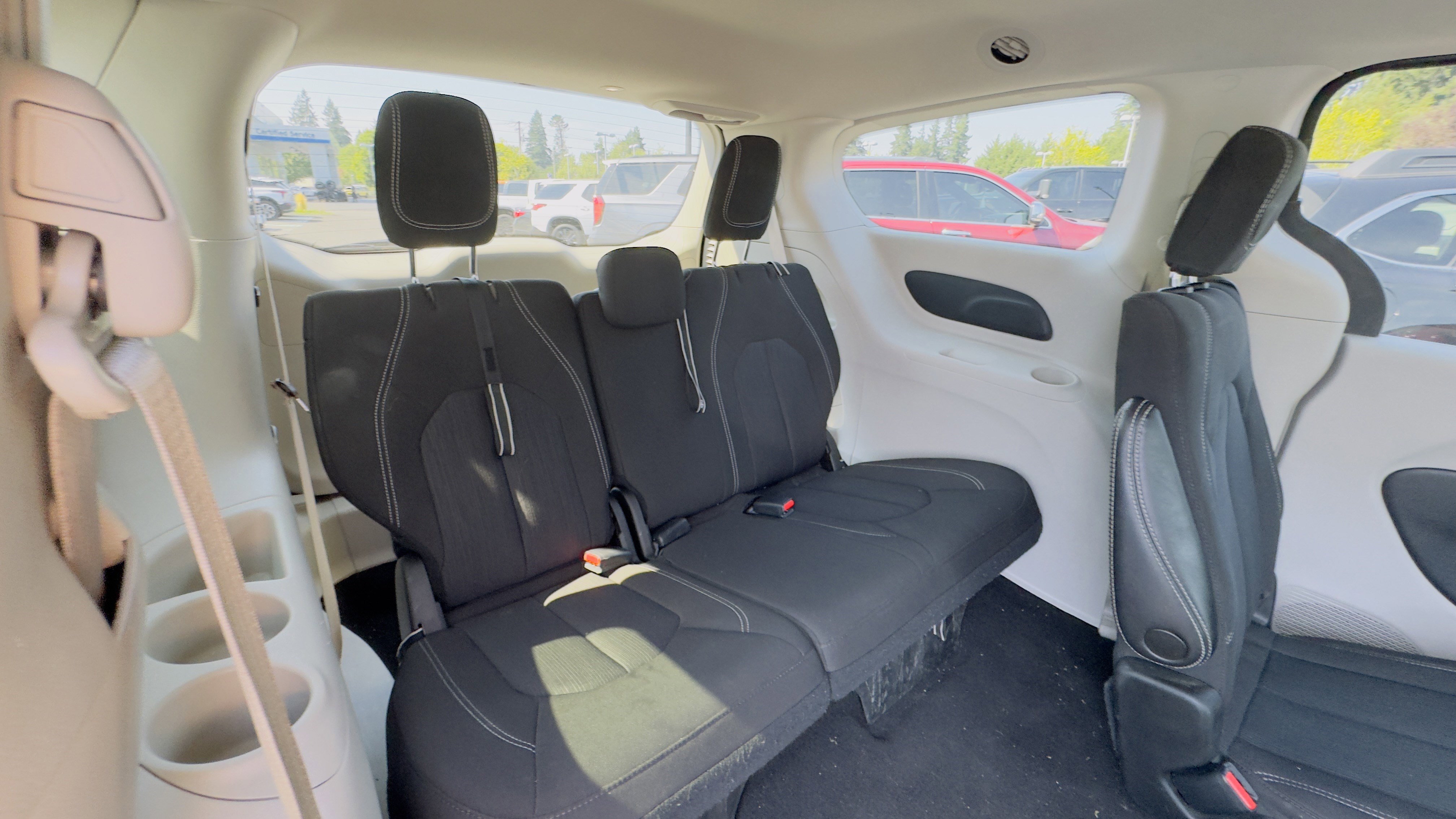 Used 2023 Chrysler Voyager LX image 12