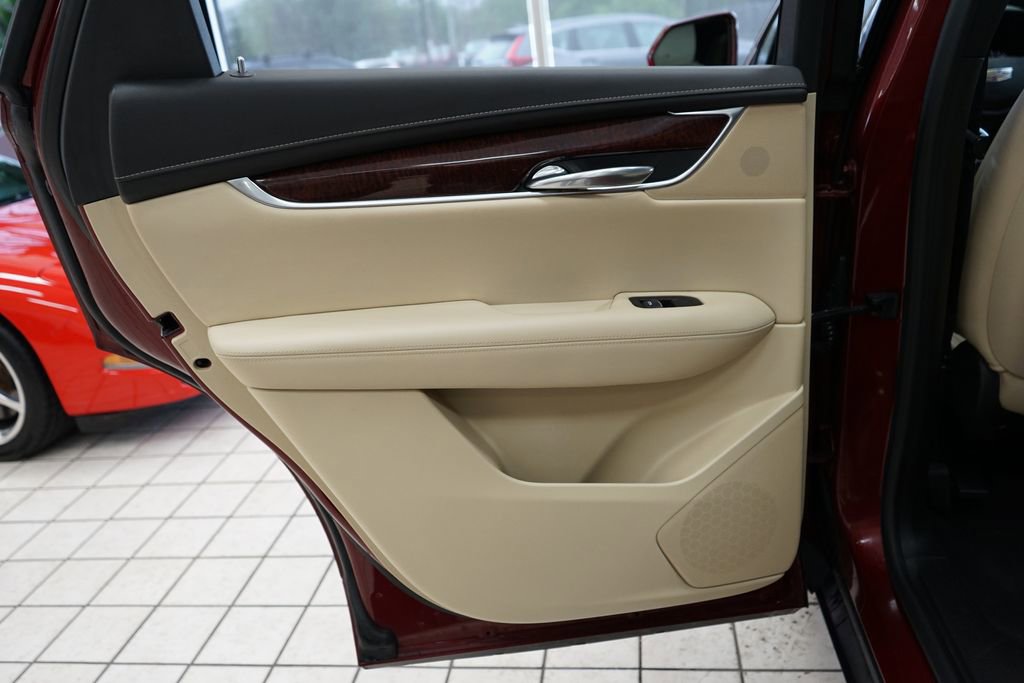 Used 2017 Cadillac XT5 Luxury w/ Driver Awareness Package AWD/4WD image 45