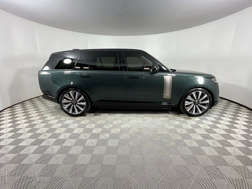 Used 2025 Land Rover Range Rover SV image 5