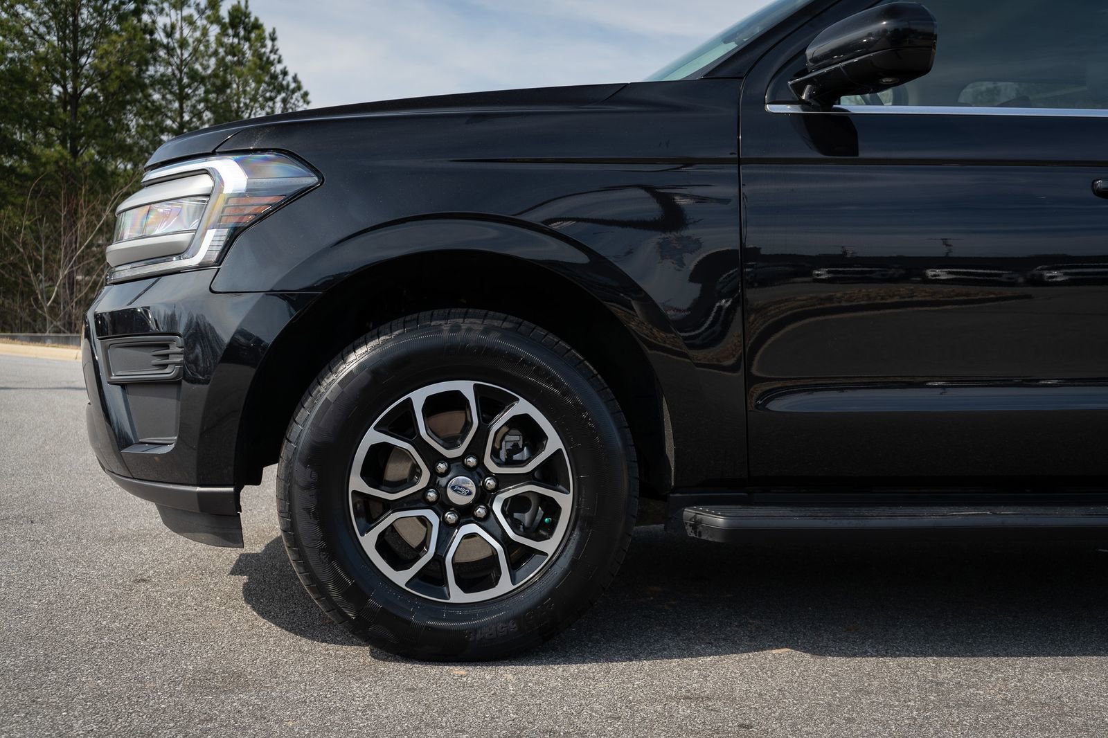 Used 2024 Ford Expedition Max XLT AWD/4WD image 4