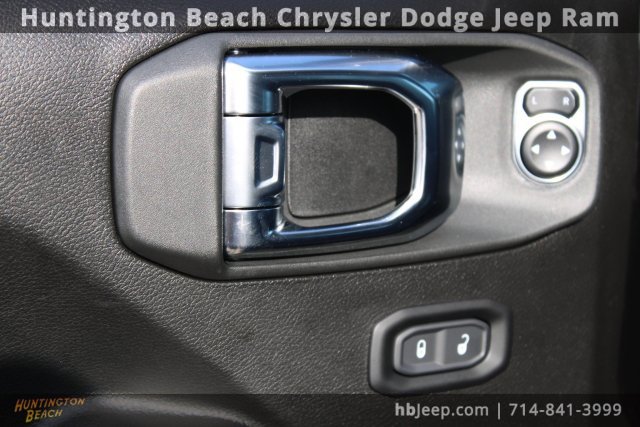 Used 2025 Jeep Gladiator Sport image 18