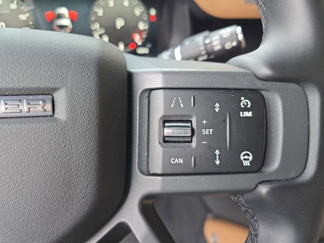 Used 2025 Land Rover Defender 90 X-Dynamic SE image 17