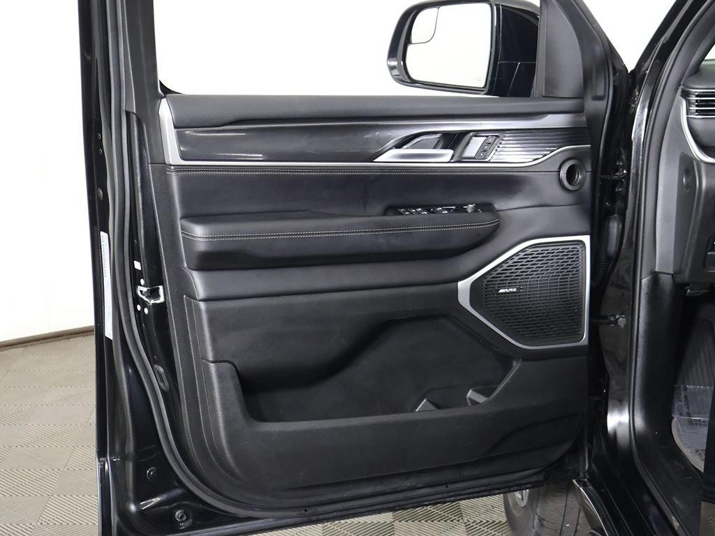 Used 2023 Jeep Wagoneer 4WD w/ Premium Group I image 29
