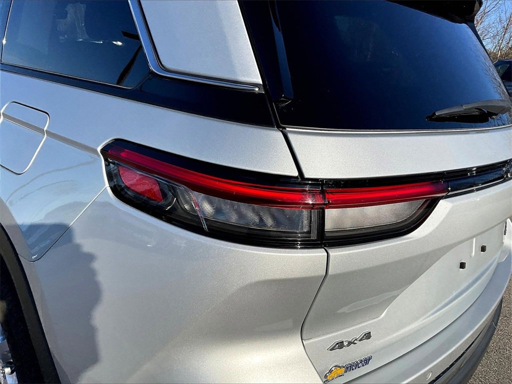 Used 2022 Jeep Grand Cherokee Limited image 31