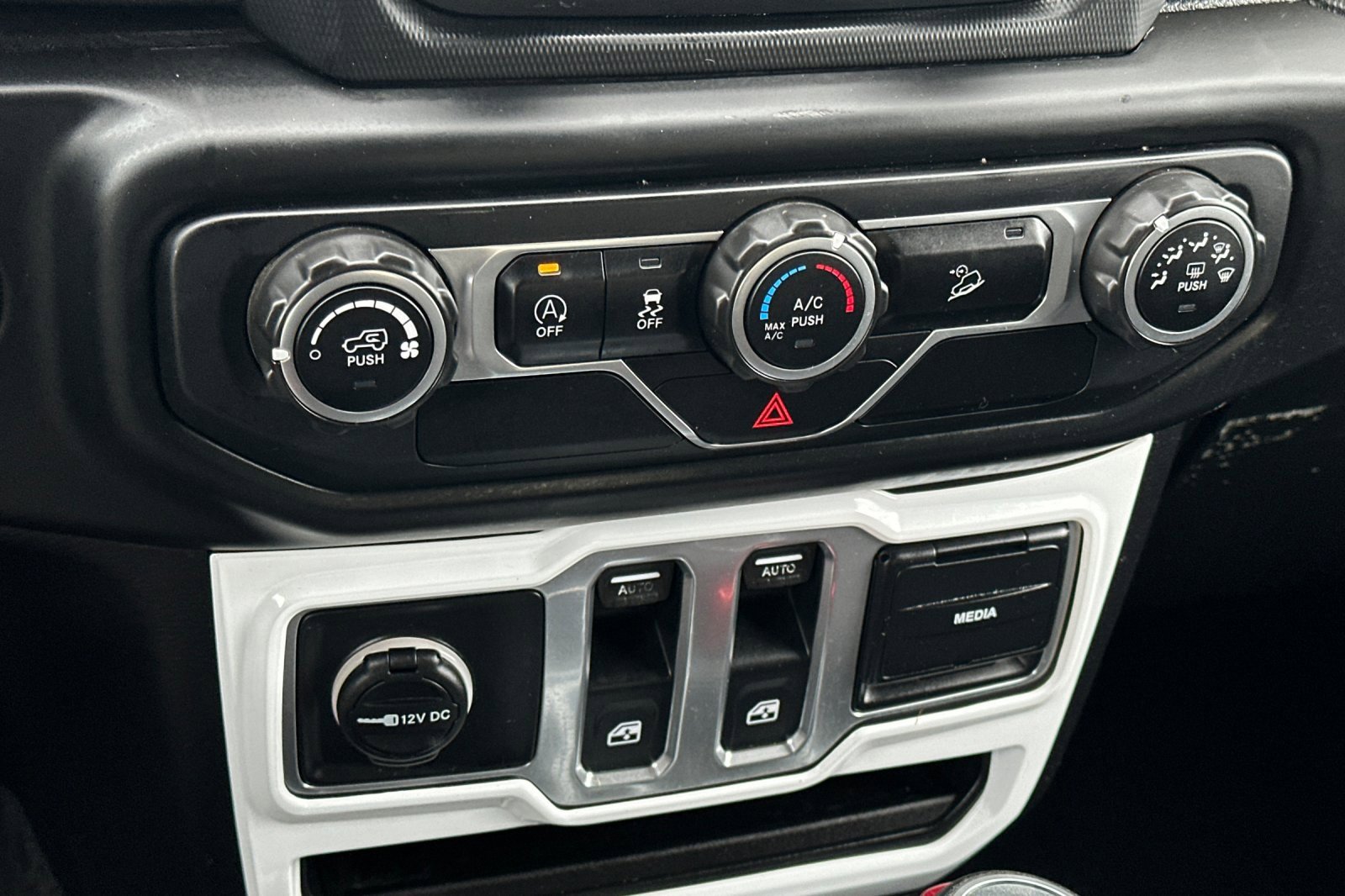 Used 2018 Jeep Wrangler Sport image 16