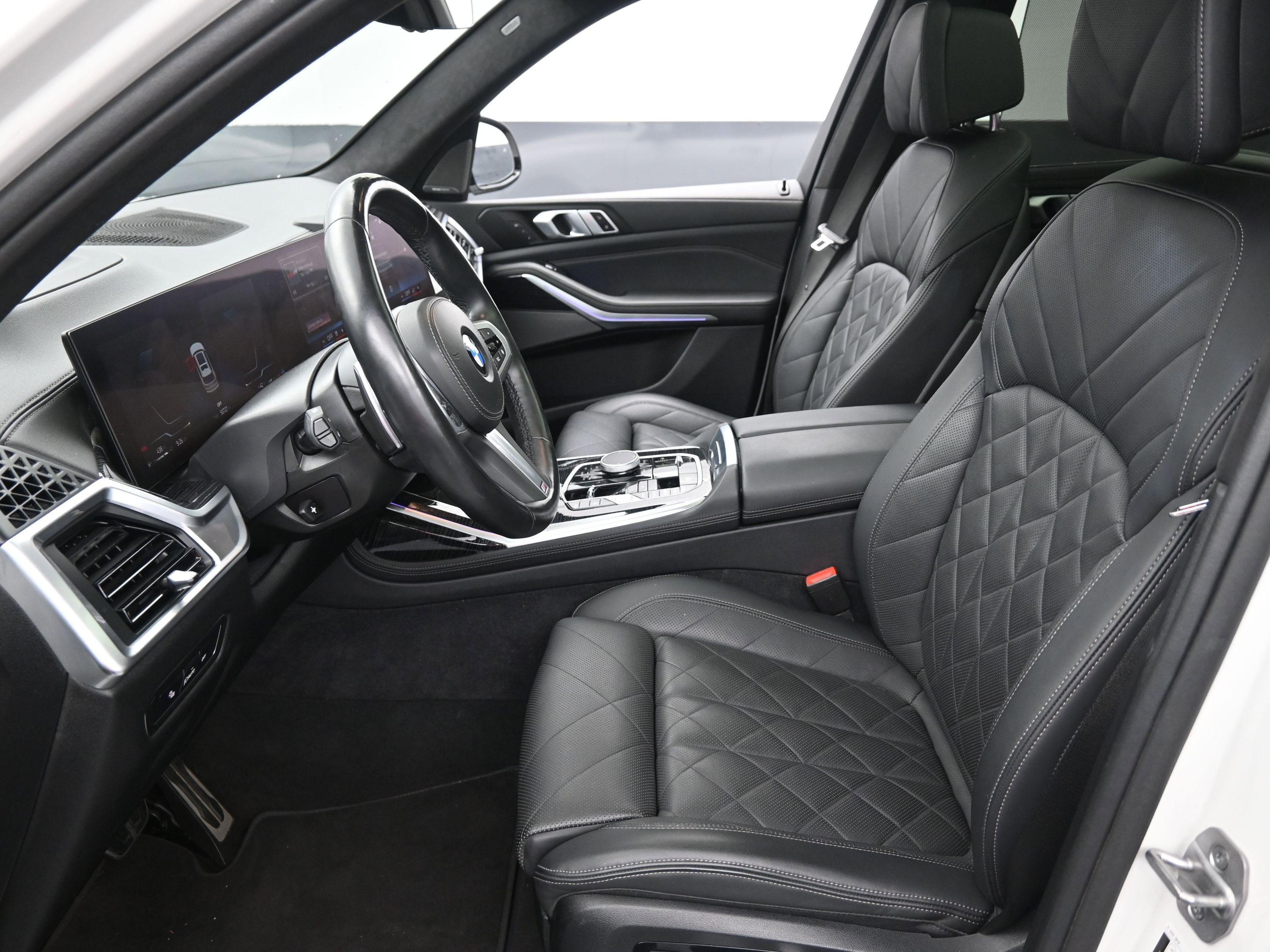 Used 2024 BMW X7 xDrive40i w/ M Sport Package image 24