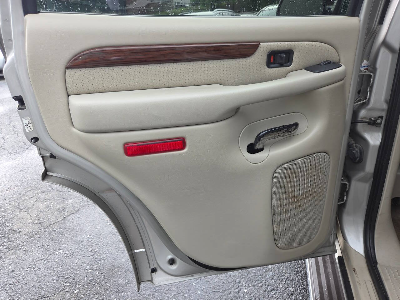 Used 2004 Cadillac Escalade AWD image 29