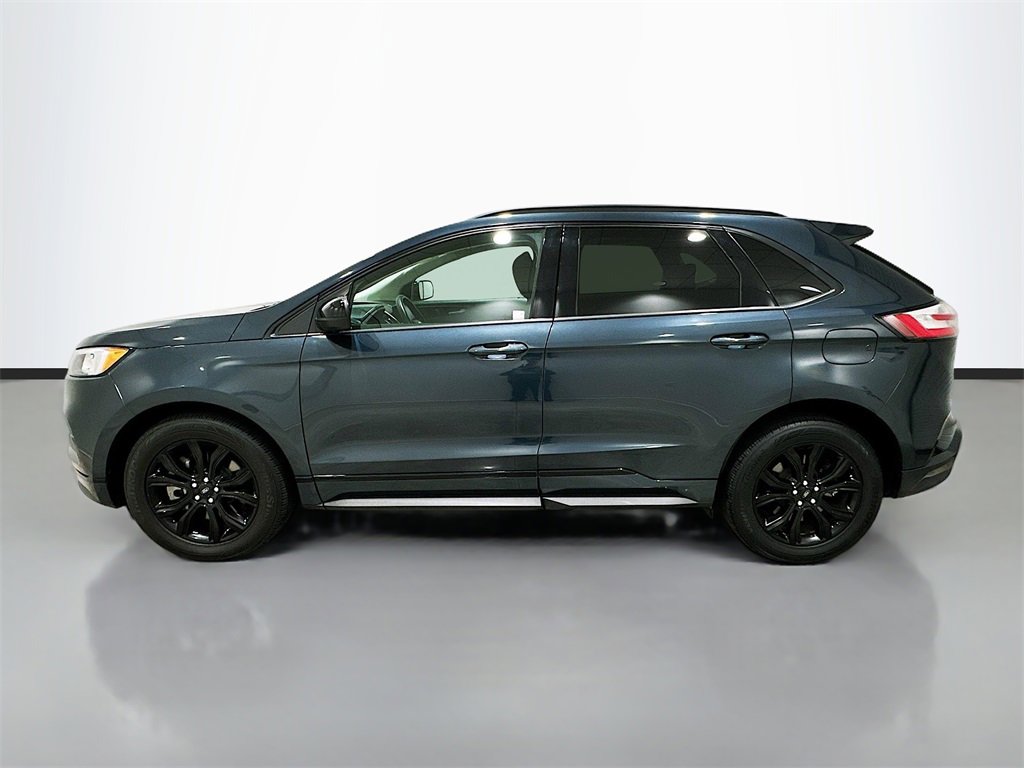 Used 2022 Ford Edge SE w/ Black Appearance Package image 4