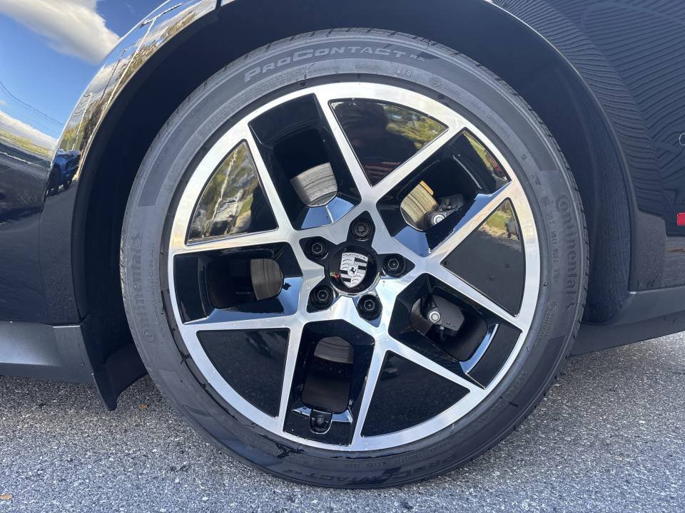 New 2025 Porsche Taycan w/ Premium Package RWD image 25