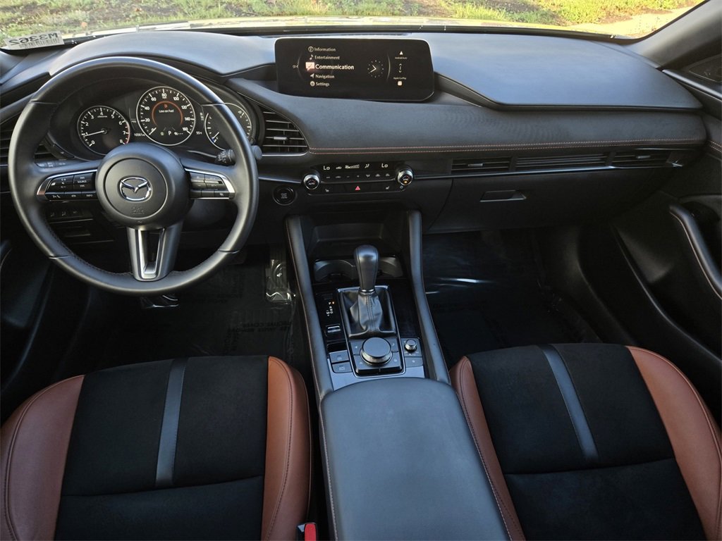 Certified 2025 MAZDA MAZDA3 Carbon w/ Appearance Package image 14