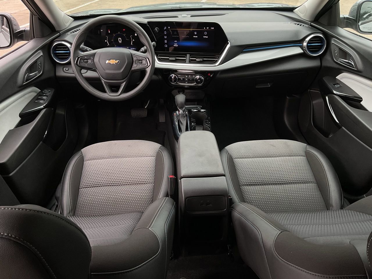 Used 2025 Chevrolet Trax LT image 20