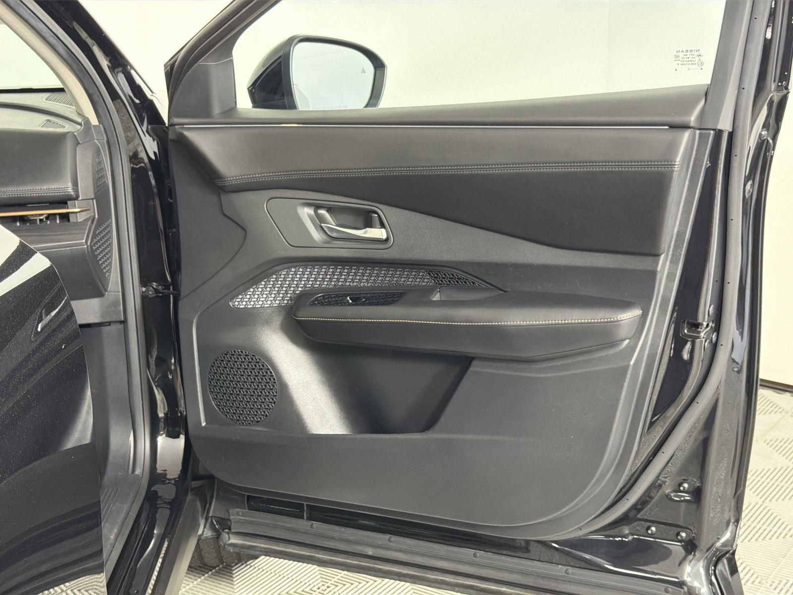 Used 2024 Nissan Ariya FWD image 30