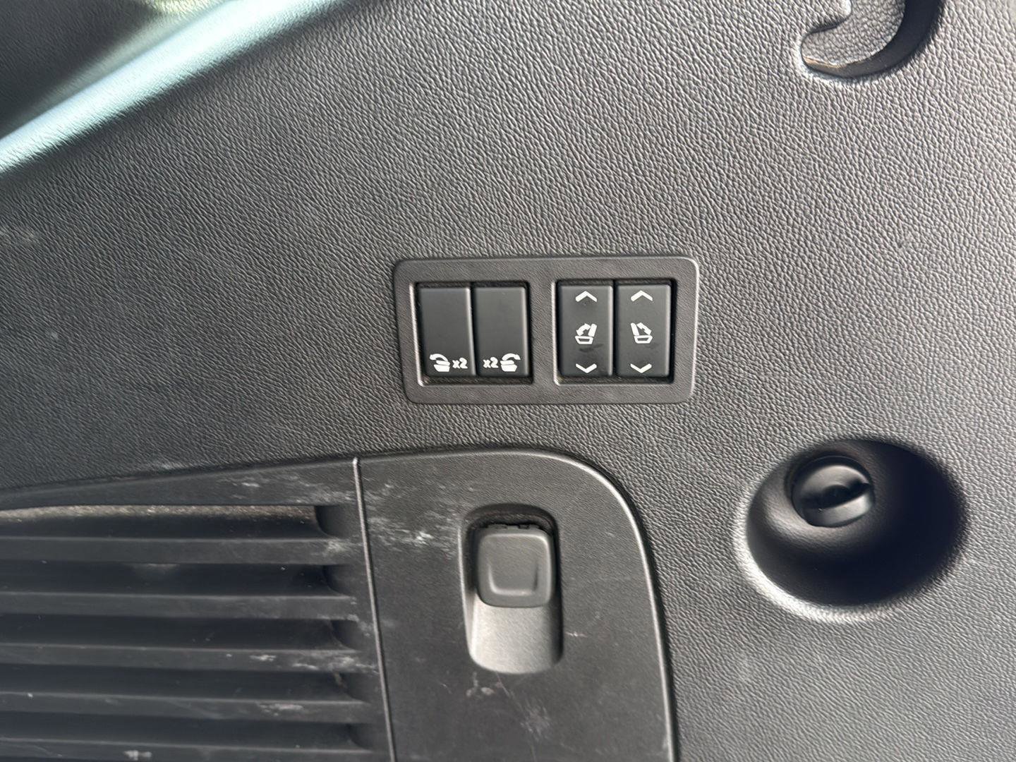 Used 2018 Chevrolet Tahoe LT AWD/4WD image 11