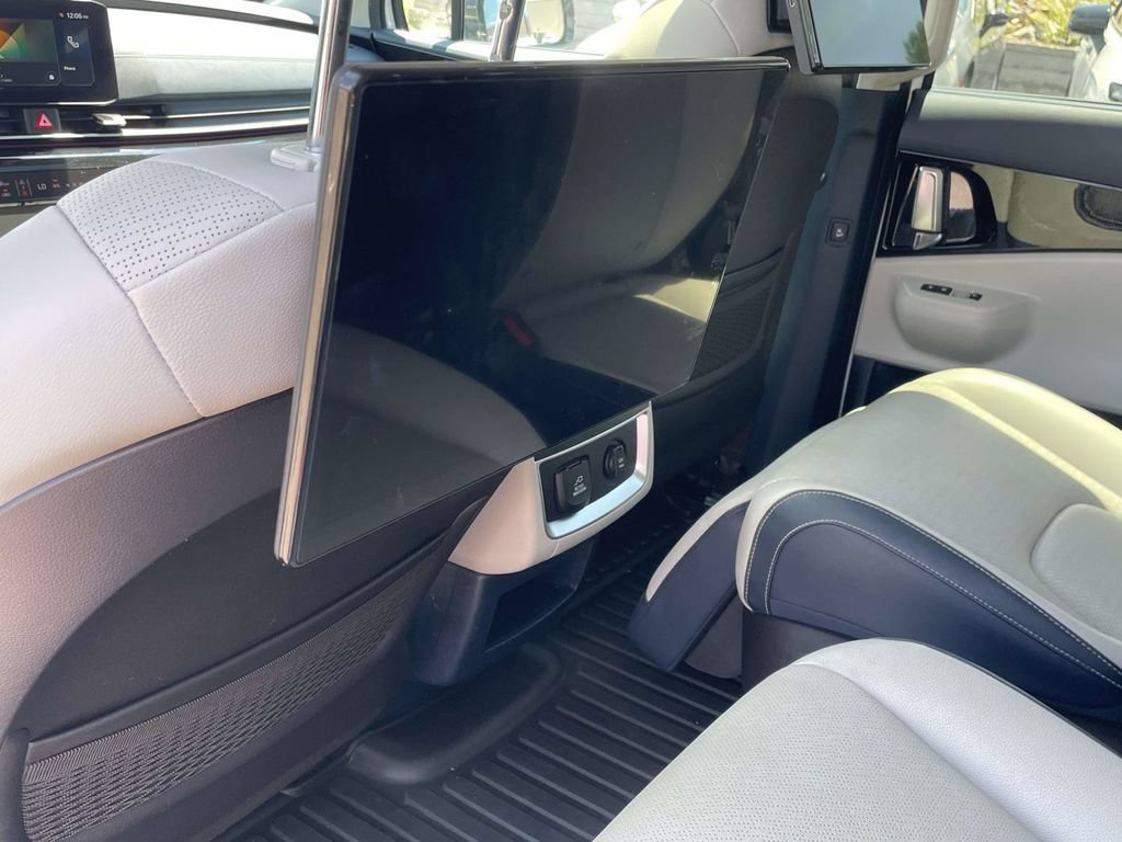 Used 2025 Kia Carnival SX Prestige FWD image 12