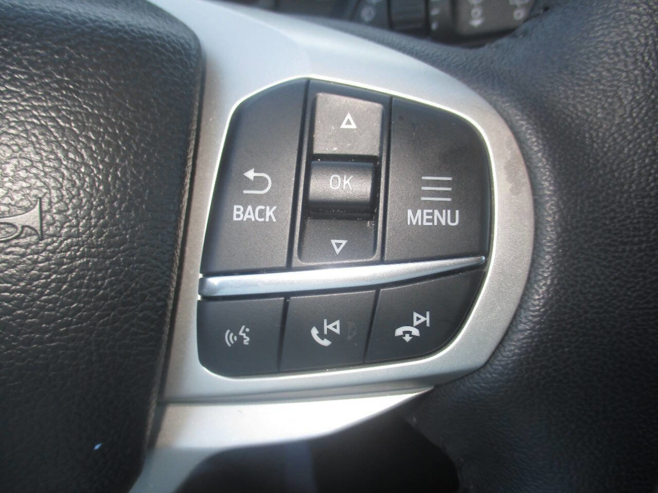 Used 2024 Ford Explorer XLT image 27