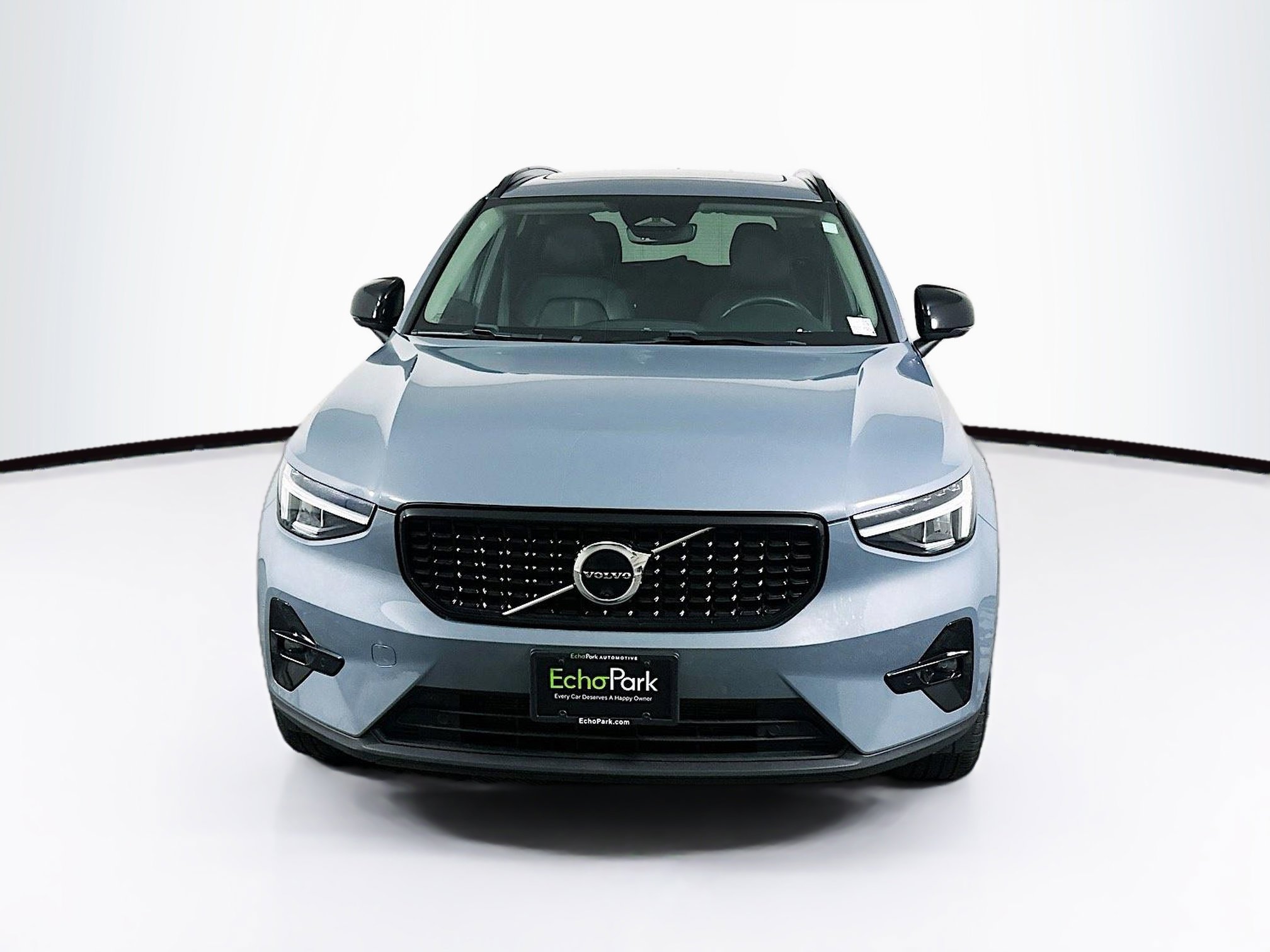 Used 2023 Volvo XC40 B4 Ultimate FWD image 2