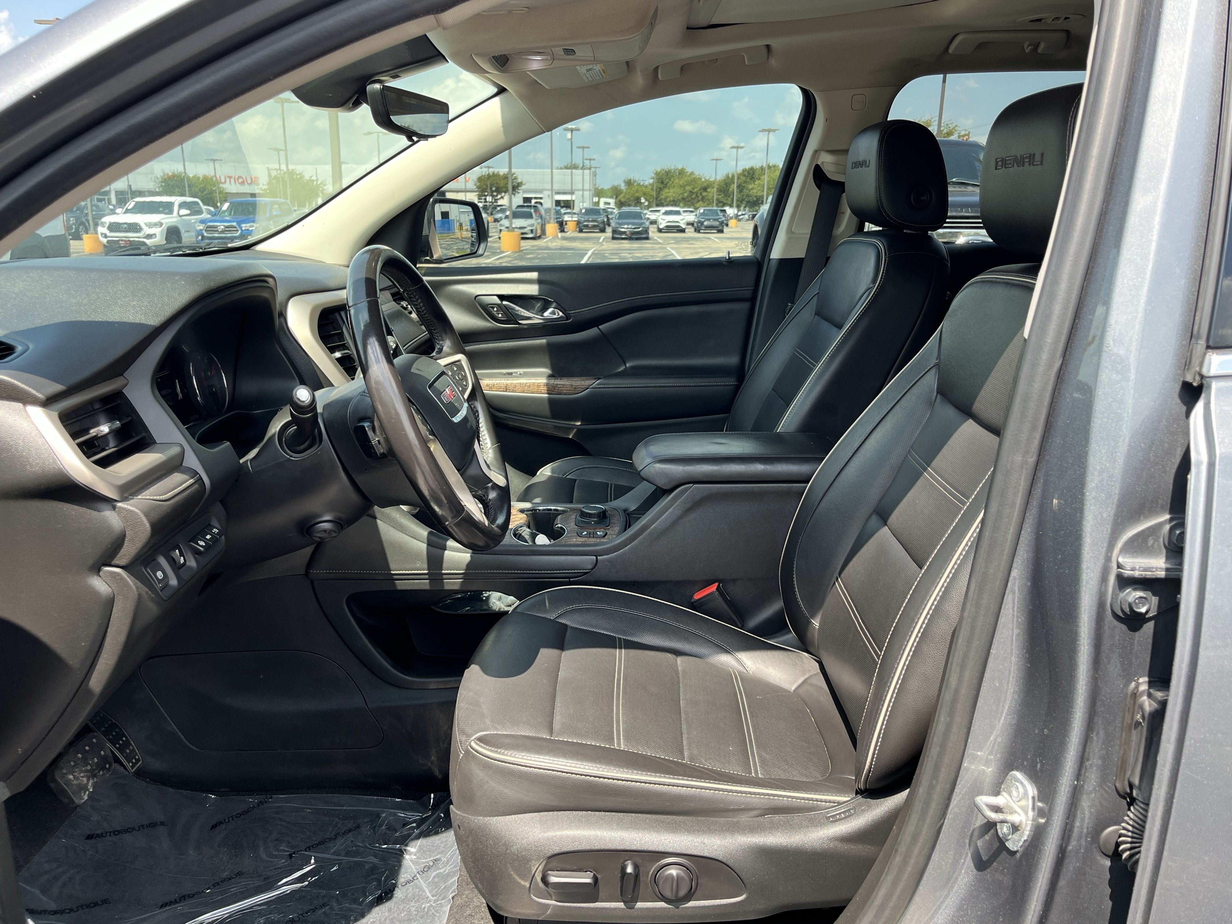 Used 2020 GMC Acadia Denali w/ Technology Package FWD image 31
