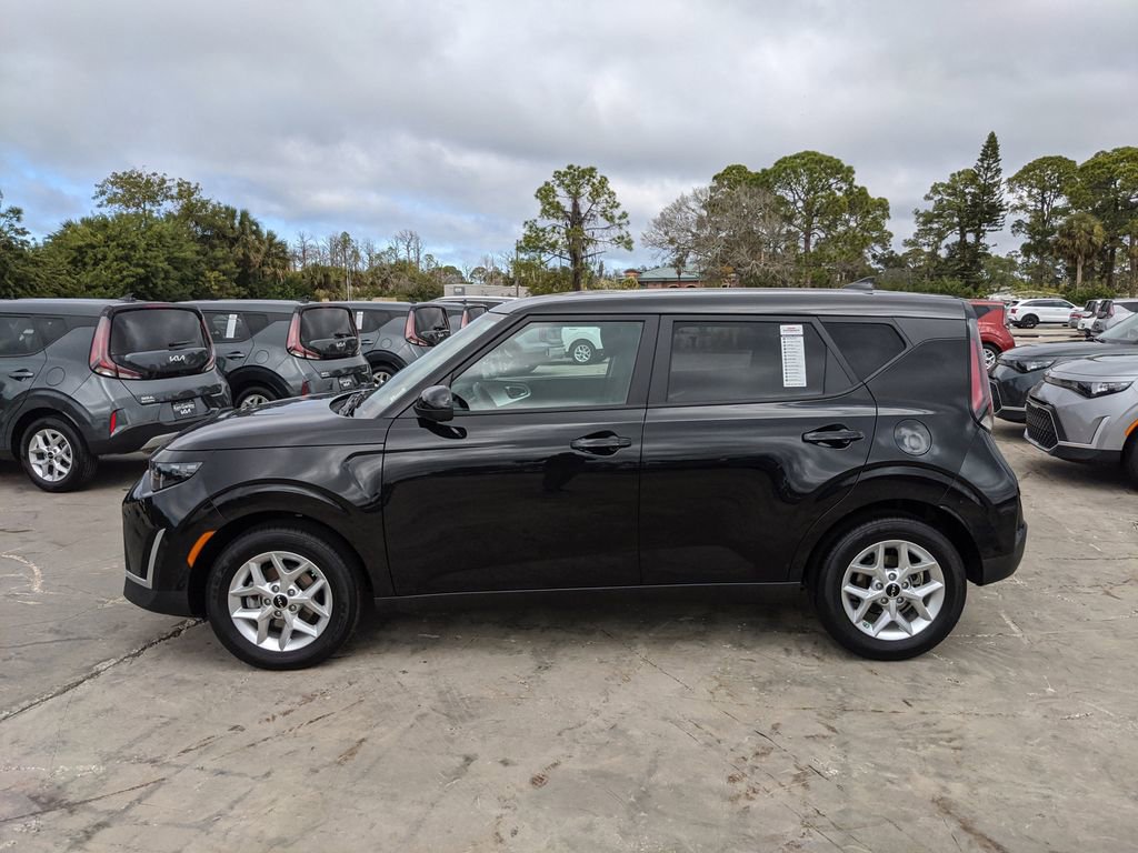 Certified 2025 Kia Soul LX image 6