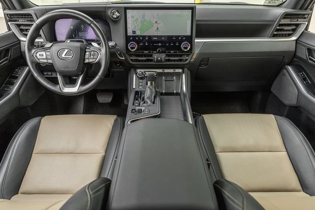 Used 2025 Lexus GX 550 w/ Accessory Package (32) AWD/4WD image 6