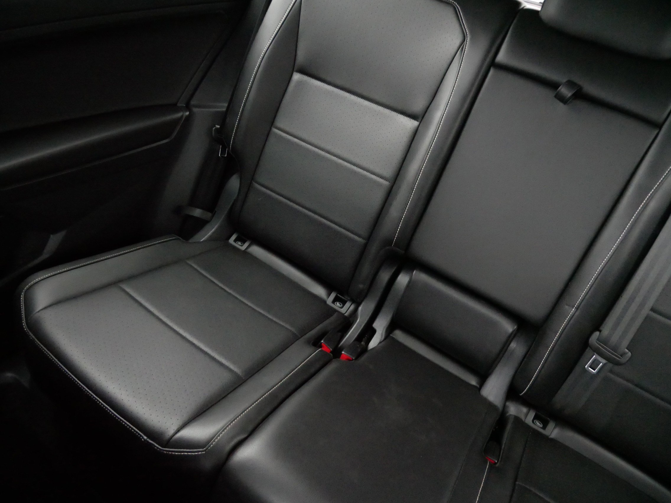 Used 2021 Volkswagen Tiguan SE R-Line image 12