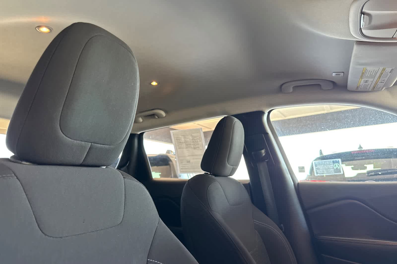 Used 2019 Jeep Cherokee Latitude w/ Popular Appearance Group AWD/4WD image 17
