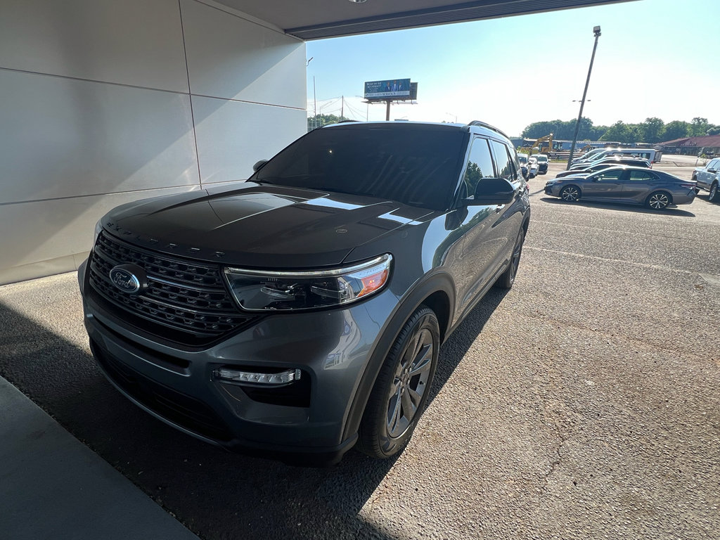 Used 2023 Ford Explorer XLT w/ Equipment Group 202A RWD image 5