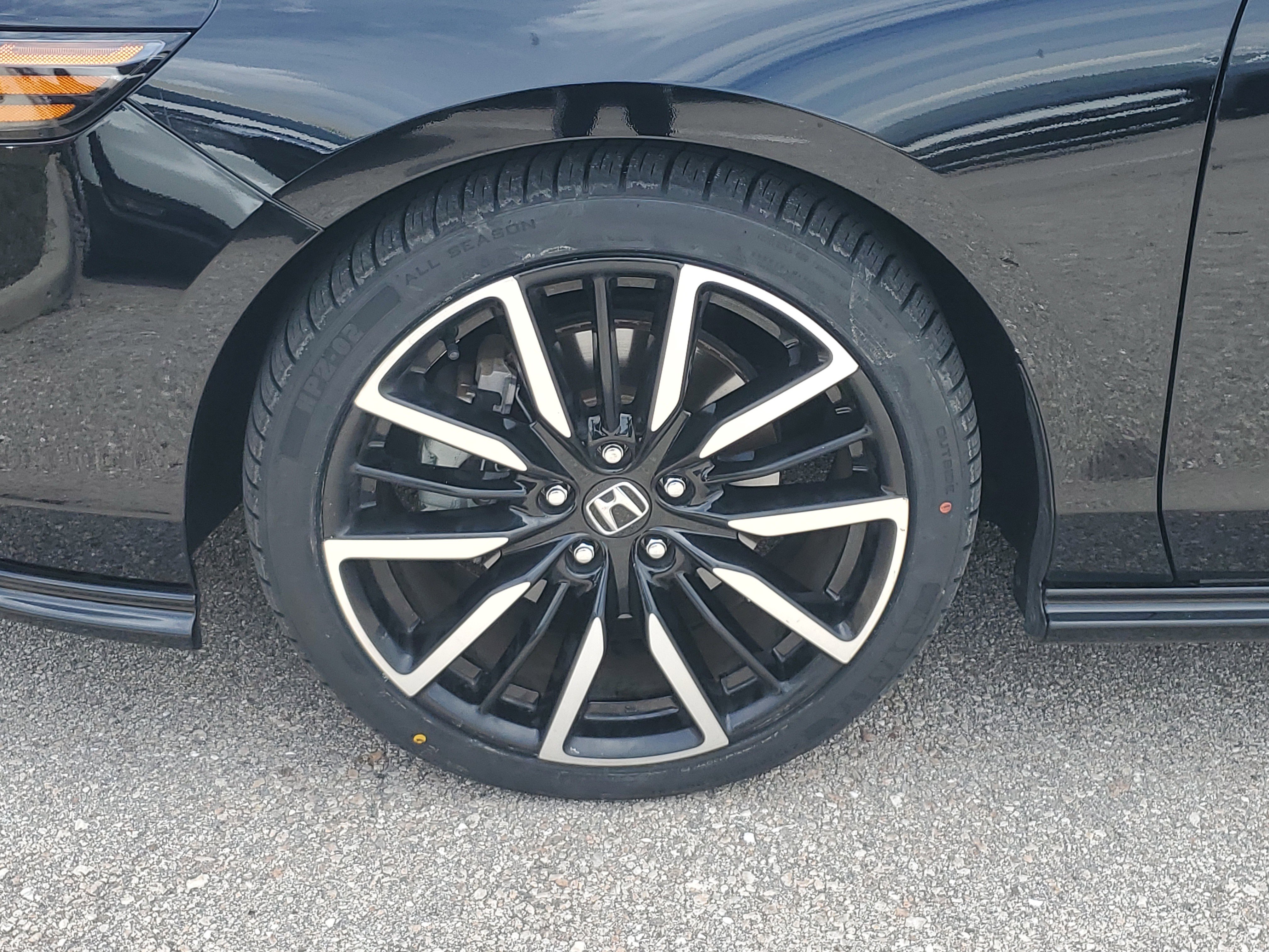 Used 2024 Honda Accord Touring image 11
