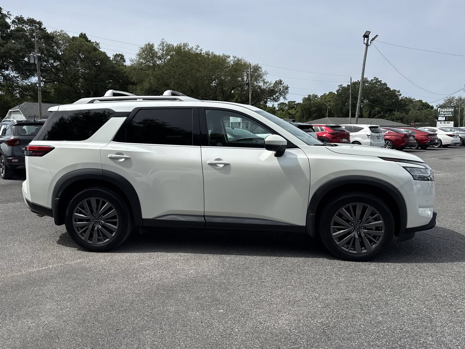 Used 2023 Nissan Pathfinder SL w/ SL Premium Package AWD/4WD image 6