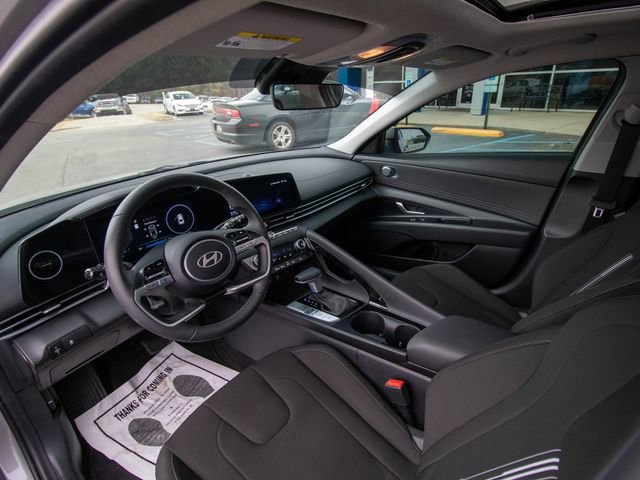 Used 2025 Hyundai Elantra SEL image 4