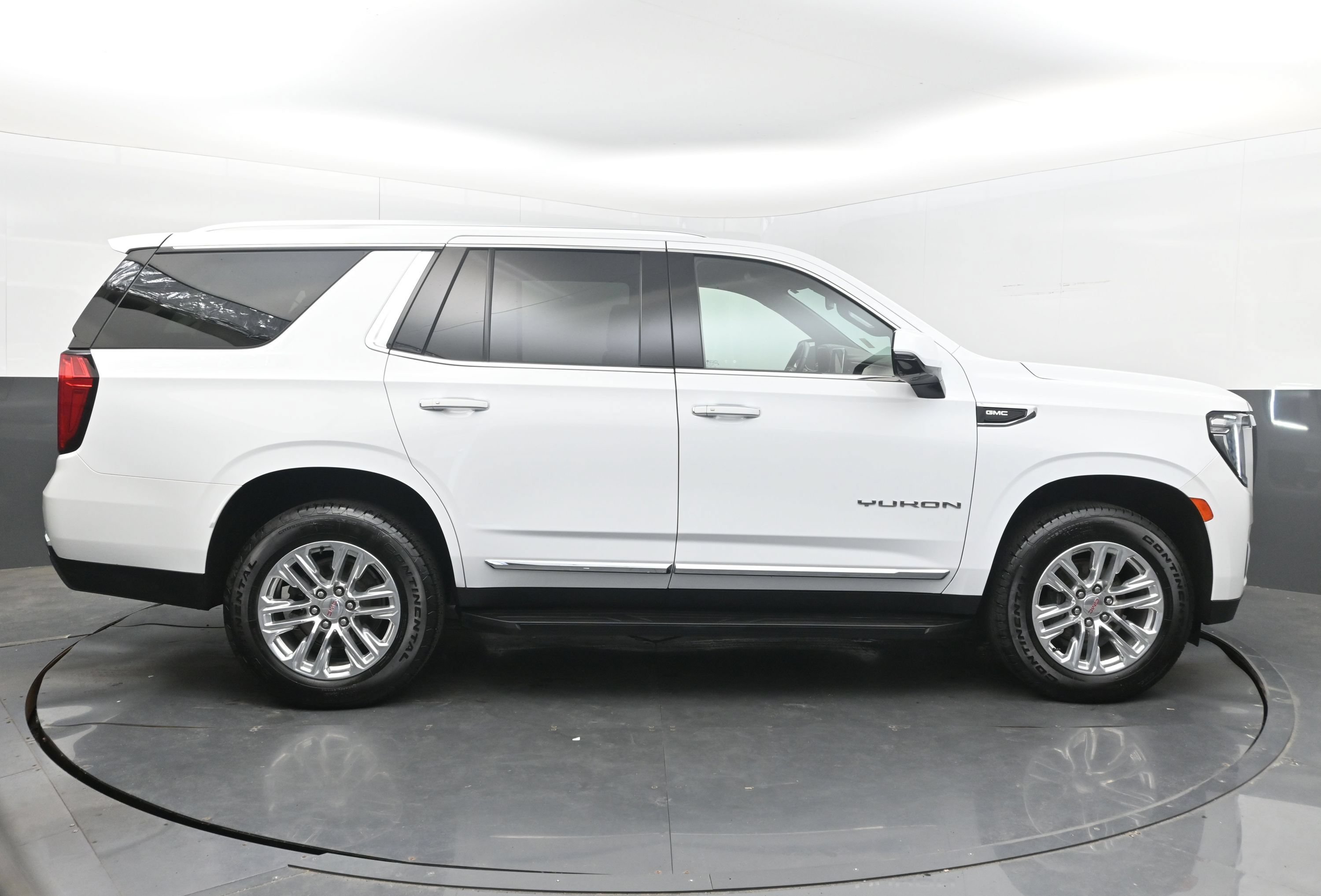 Used 2024 GMC Yukon SLT w/ SLT Luxury Package AWD/4WD image 10
