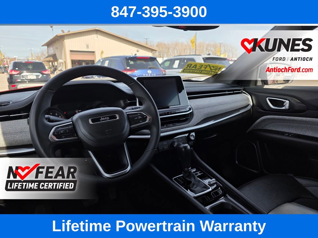 Used 2025 Jeep Compass Latitude image 34