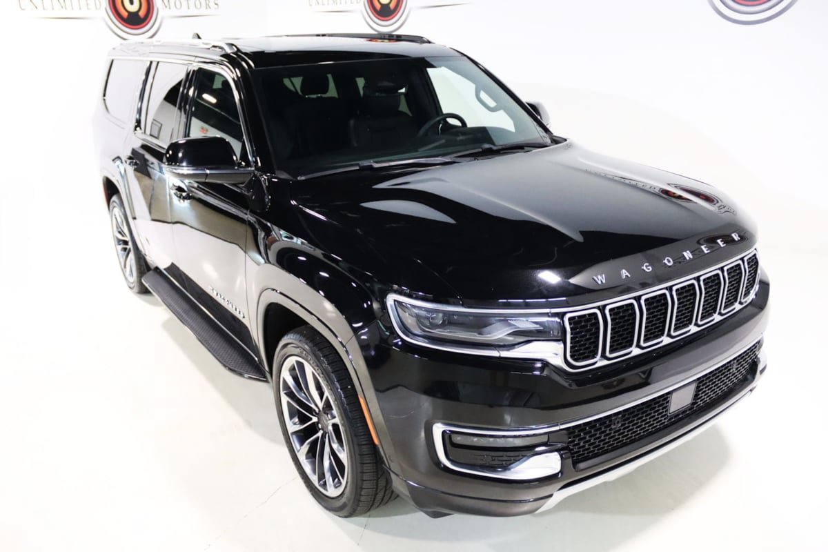 Used 2023 Jeep Wagoneer L Series II w/ Premium Group I AWD/4WD image 9