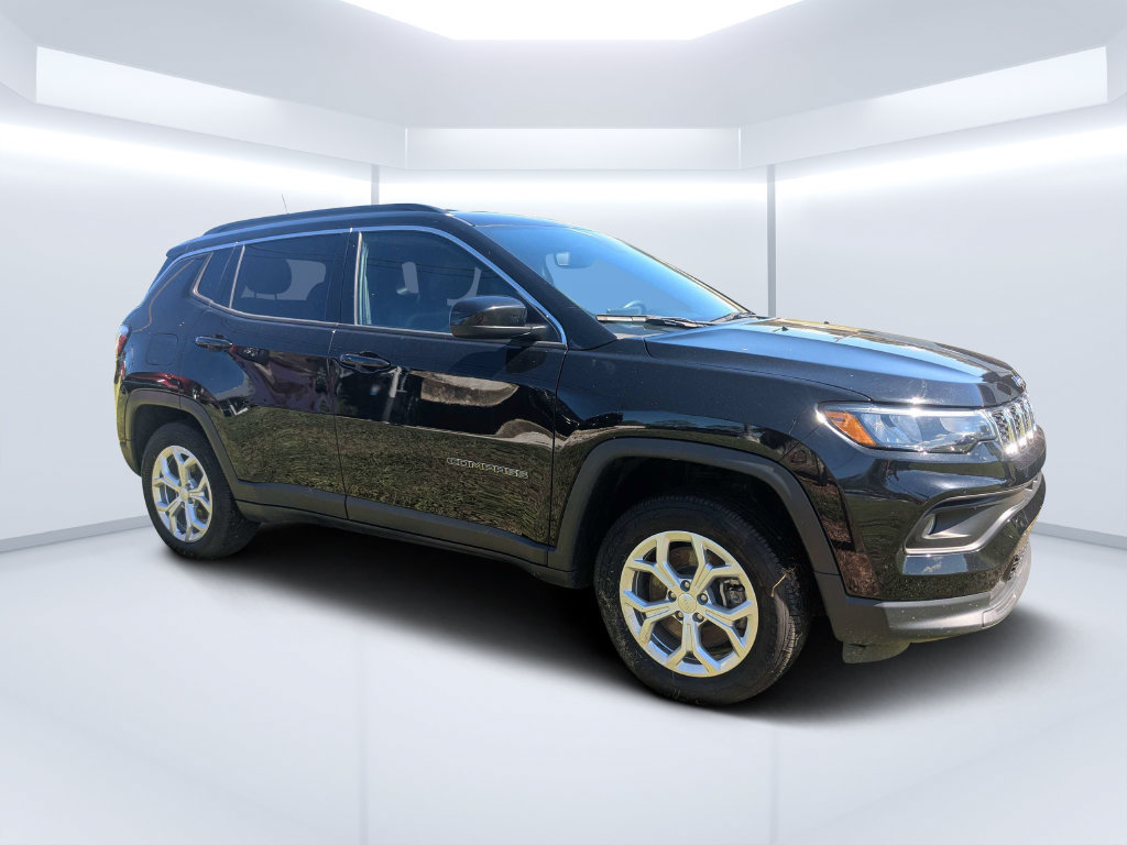 Used 2024 Jeep Compass Latitude AWD/4WD image 1