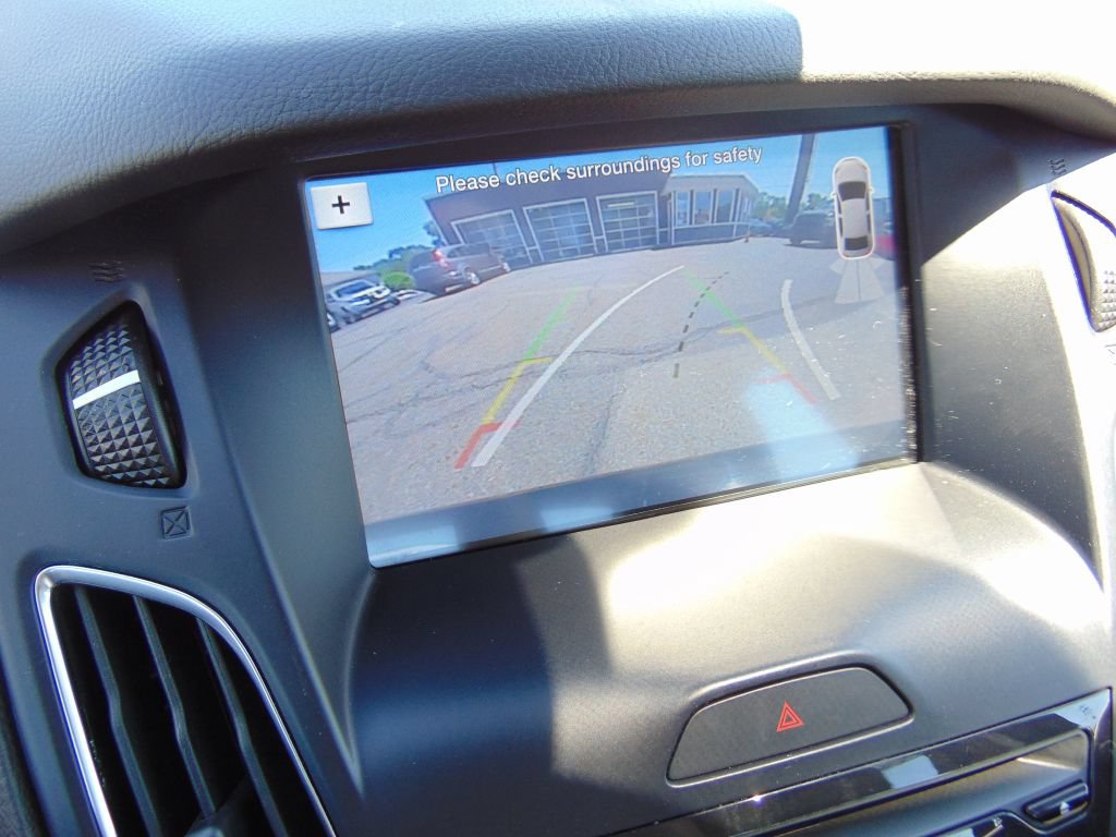 Used 2016 Ford Focus Titanium w/ Titanium Technology Package FWD image 19