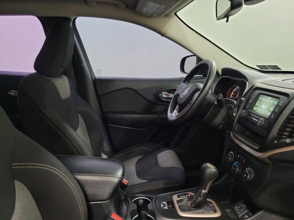 Used 2015 Jeep Cherokee Sport FWD image 21