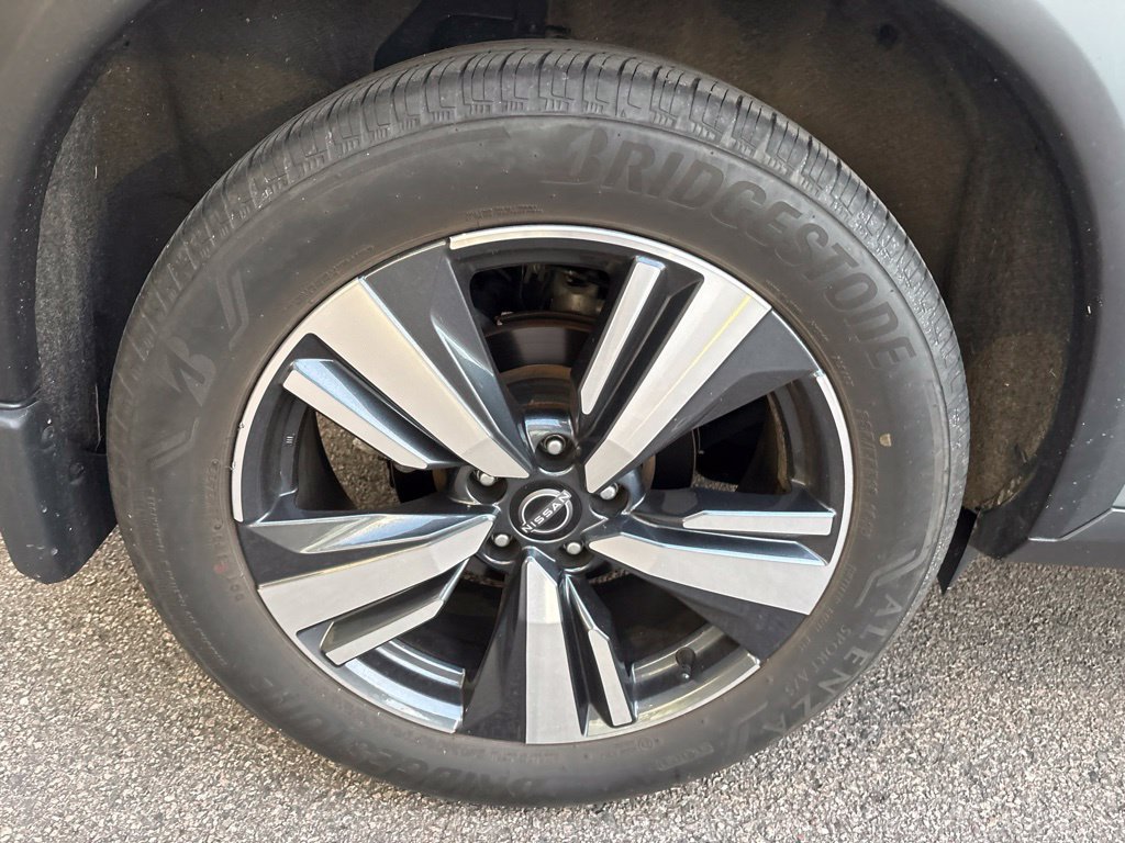 Certified 2023 Nissan Rogue Platinum w/ Platinum Premium Package AWD/4WD image 4