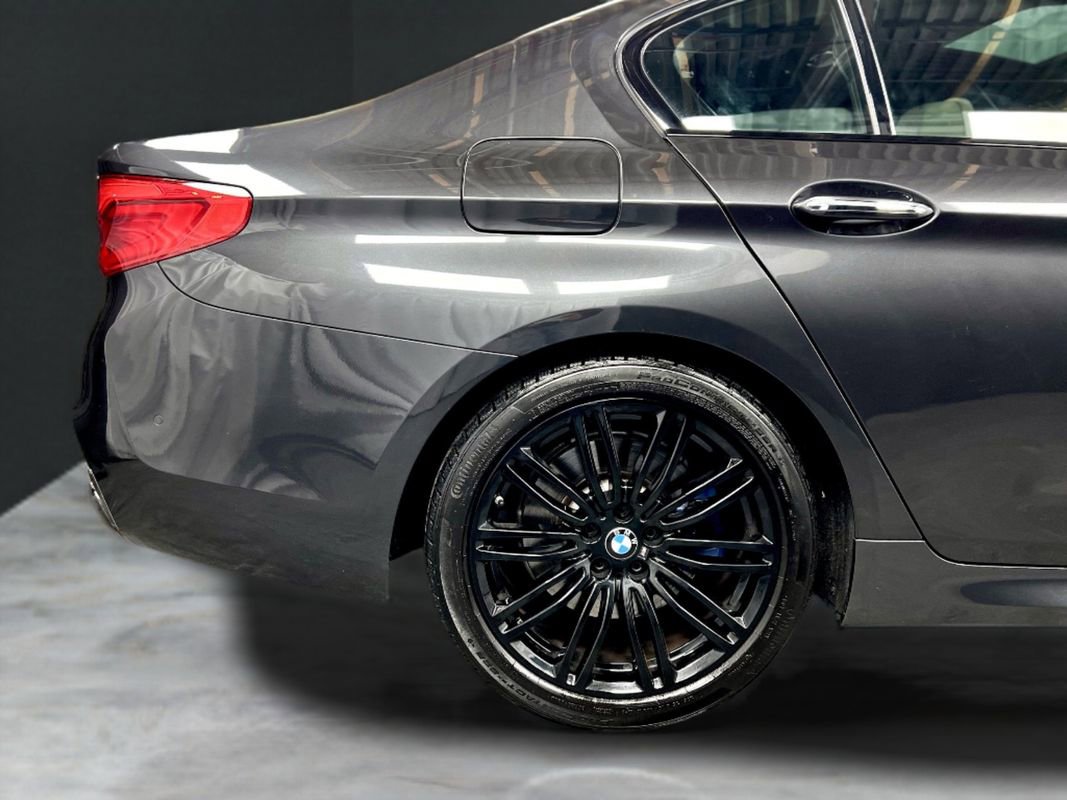 Used 2018 BMW M550i xDrive image 12