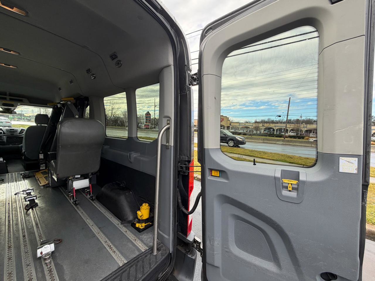 Used 2015 Ford Transit 350 XL RWD image 32