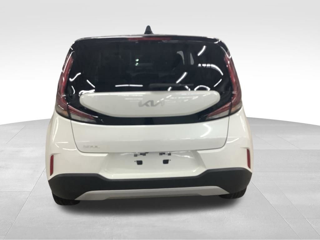 Used 2023 Kia Soul LX FWD image 5