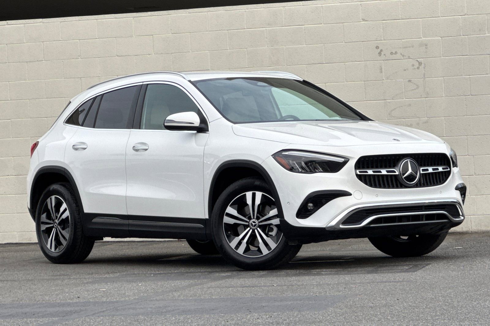 Certified 2025 Mercedes-Benz GLA 250 image 2