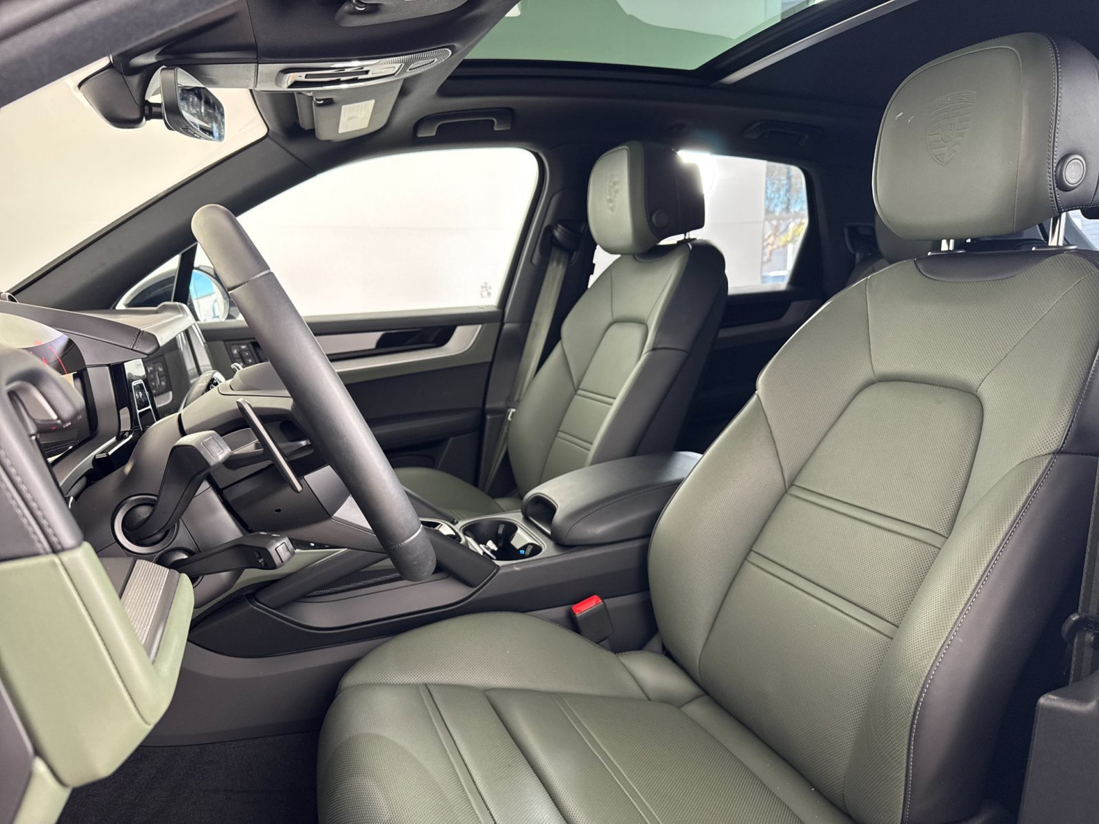 Certified 2026 Porsche Cayenne E-Hybrid AWD/4WD image 5