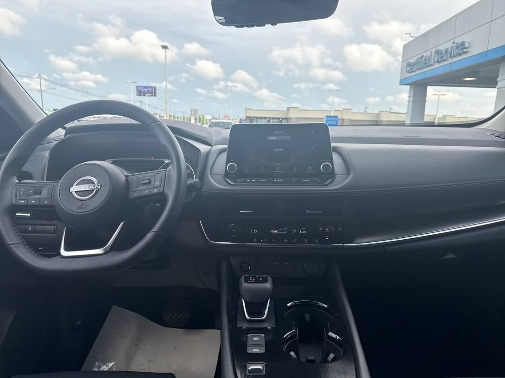 Used 2024 Nissan Rogue SV w/ SV Premium Package FWD image 15