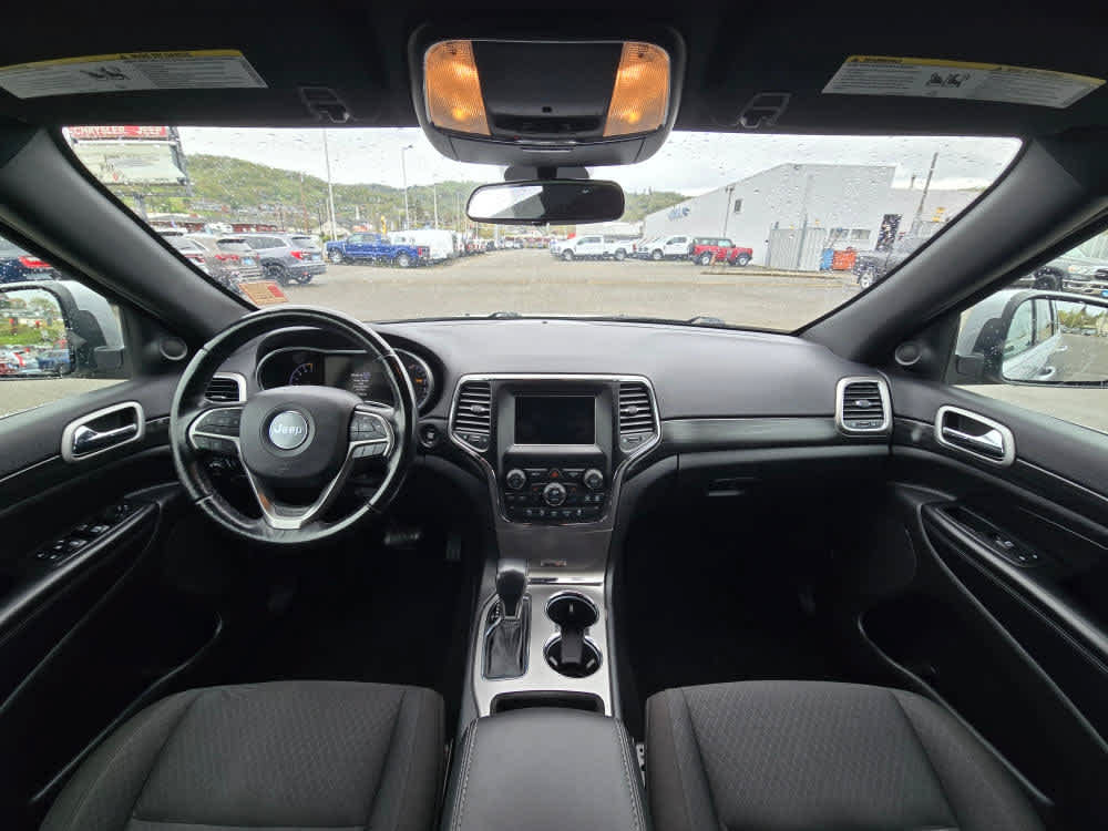 Used 2020 Jeep Grand Cherokee Laredo AWD/4WD image 15