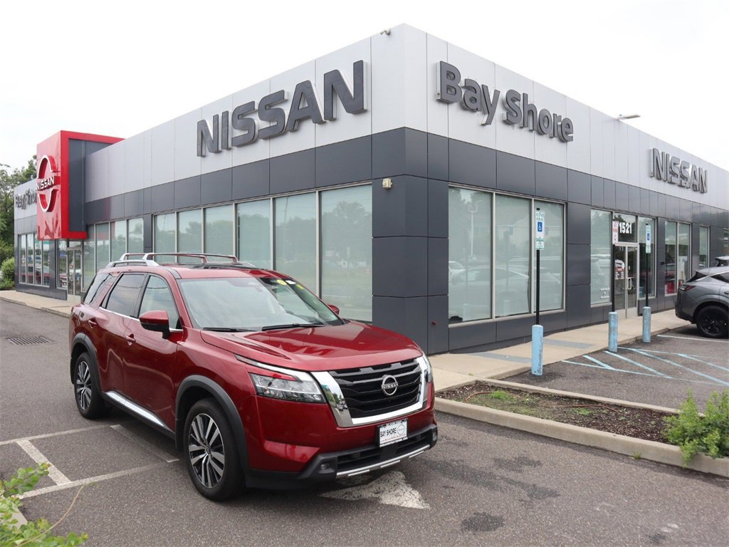 Certified 2022 Nissan Pathfinder Platinum w/ Cargo Package image 1