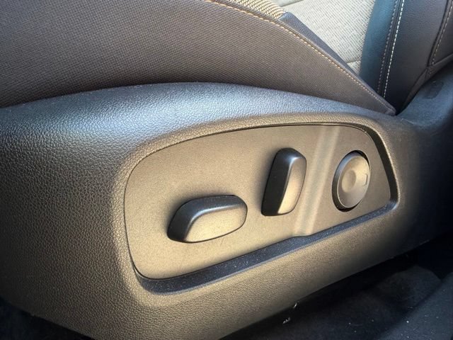 Used 2025 Chevrolet Equinox ACTIV w/ Safety and Technology Package FWD image 53