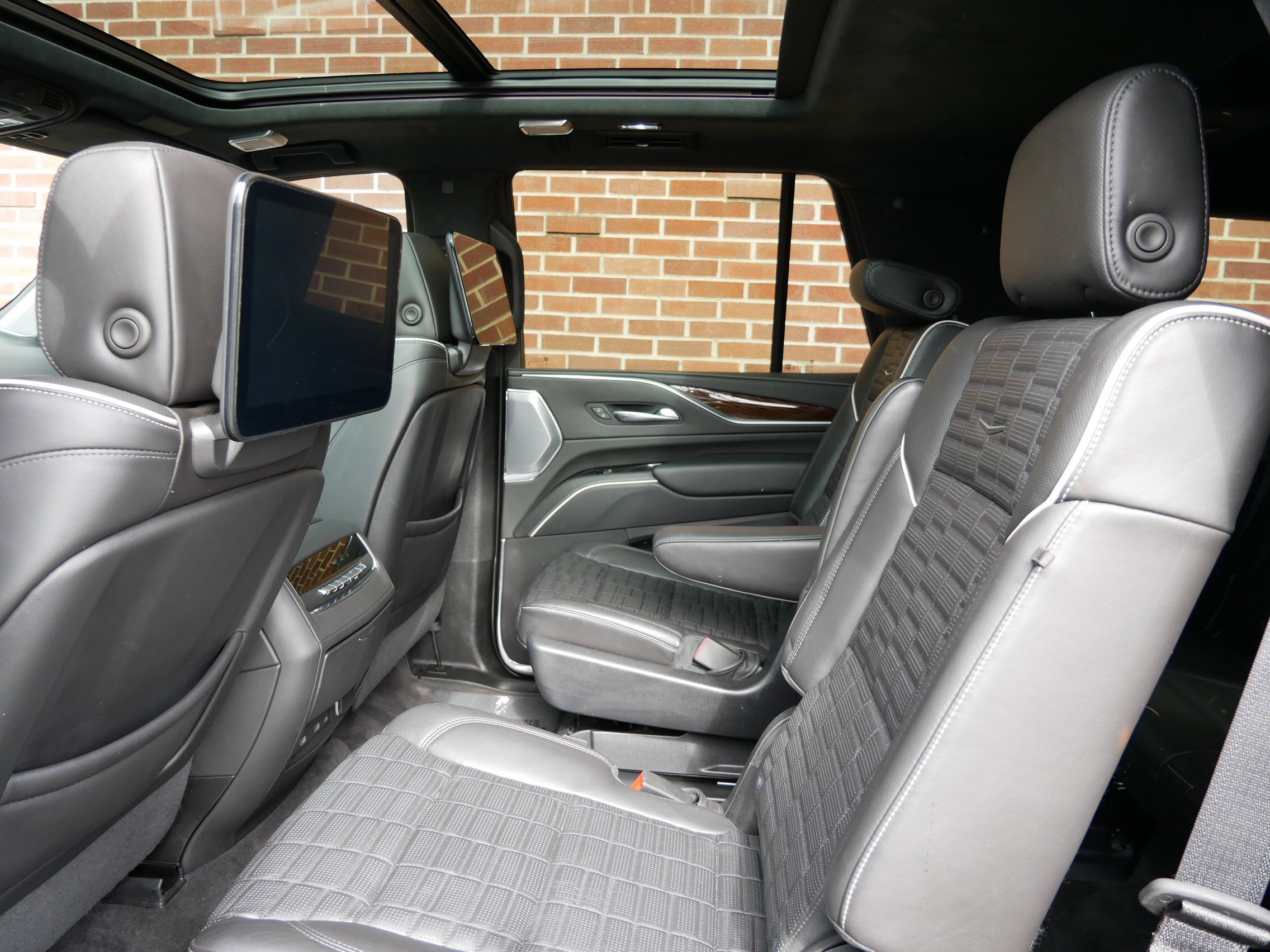 Certified 2022 Cadillac Escalade Sport Platinum w/ LPO, ONYX Package image 10